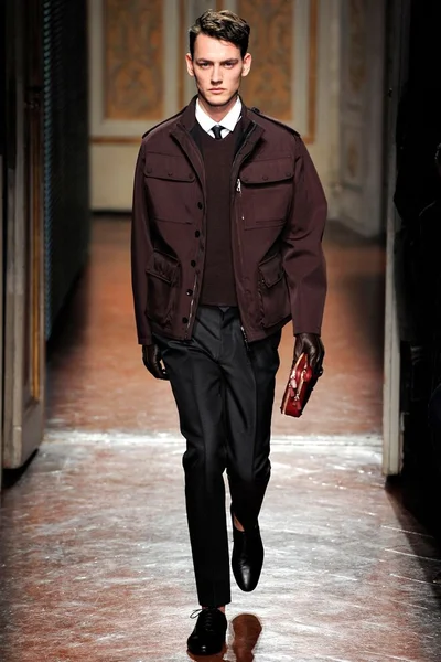 Look 30